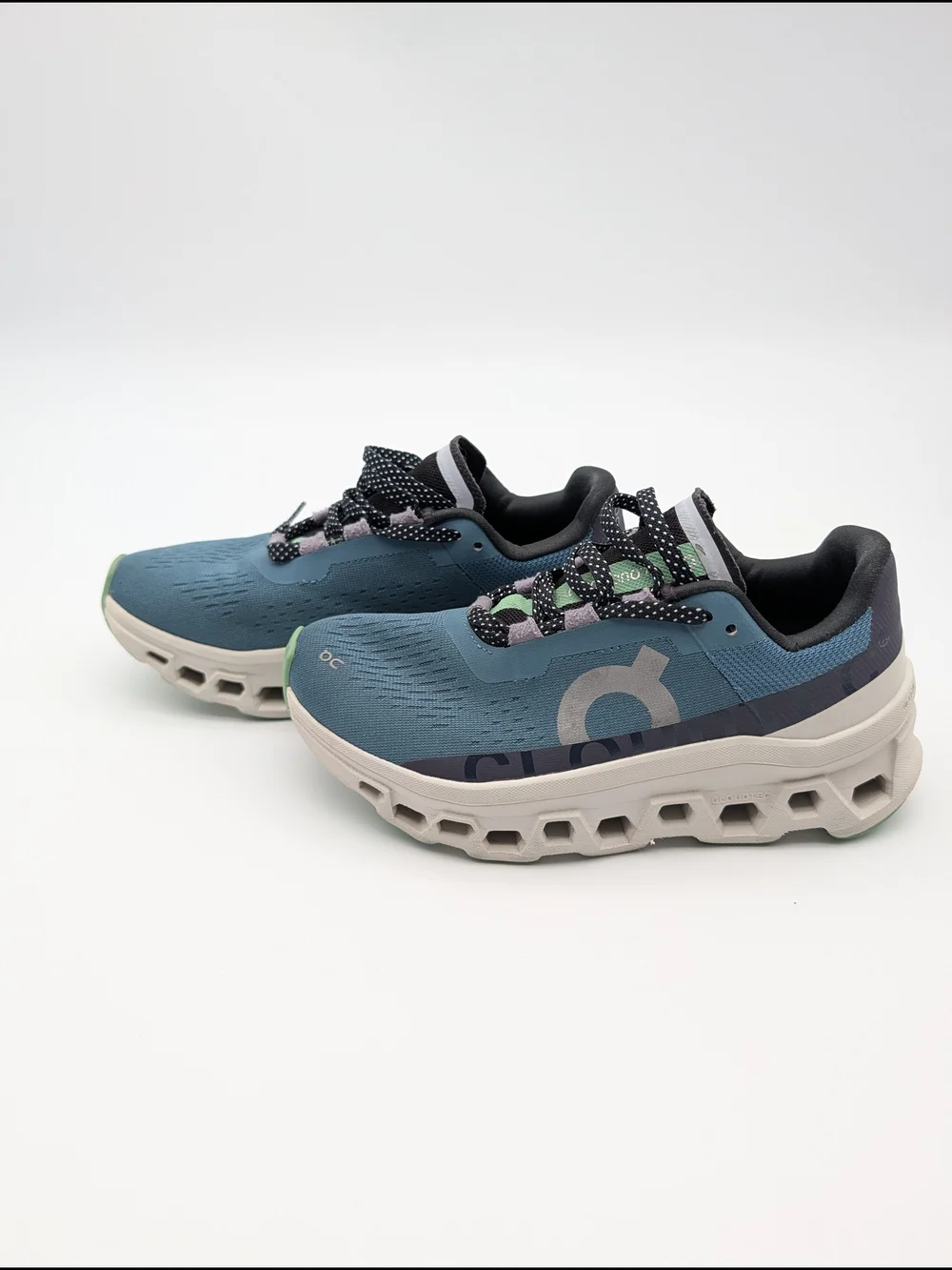 On Cloud monster Women’s Teal Blue Size 7 Running Shoes Comfort